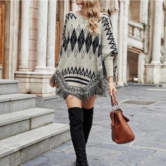 551. Bohemian Multicolor Poncho Aztec fringe - Picture 3 of 3